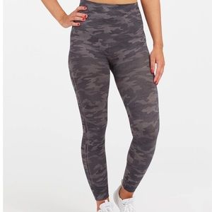 SPANX Look At Me Now Seamless Leggings S in Heather Camo